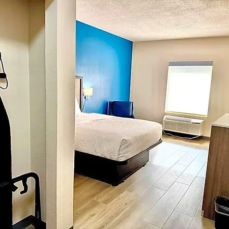 Baymont By Wyndham Louisville Southwest-3
